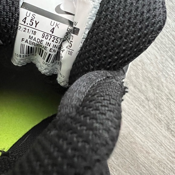 Kids Nike shoes size 4.5 Y - Picture 3 of 4